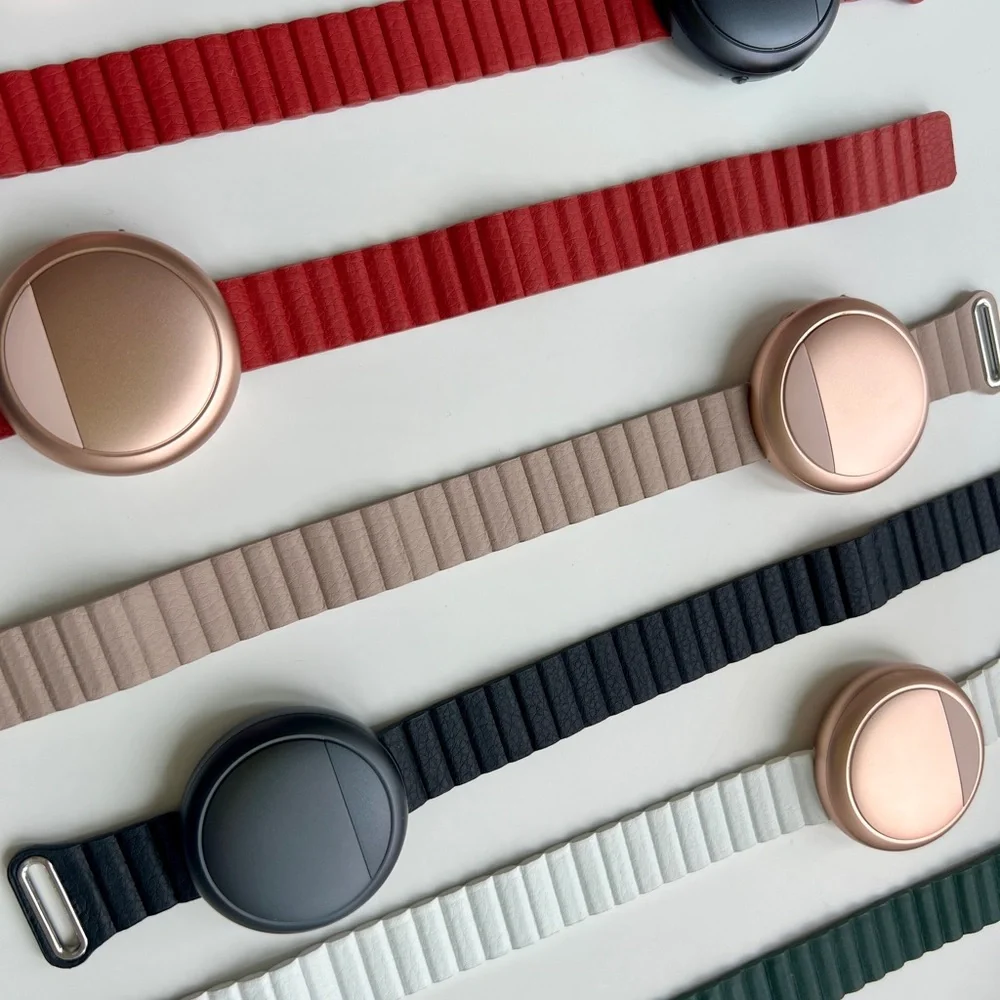 Smartwatch - Black and Rose Gold - Picture 3 of 3